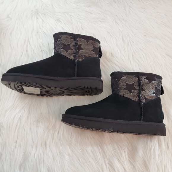 UGG 6 Classic Mini Sequin Stars Blk Suede Boots - Picture 4 of 10